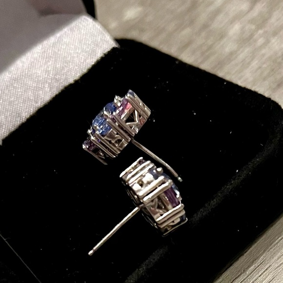 🔥🔥GORGEOUS 925 CZ SIGNED AJ BLUE TOPAZ AND PURPLE AMETHYST CLUSTER STUDS🔥🔥 - Picture 6 of 7